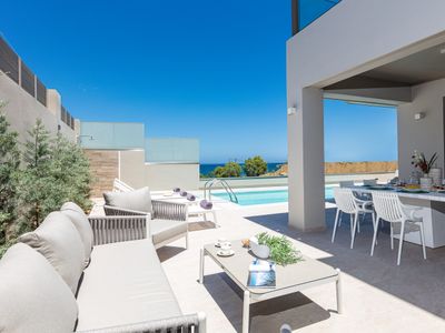 Lagoon Seaside Villa, a Sumptuous Retreat