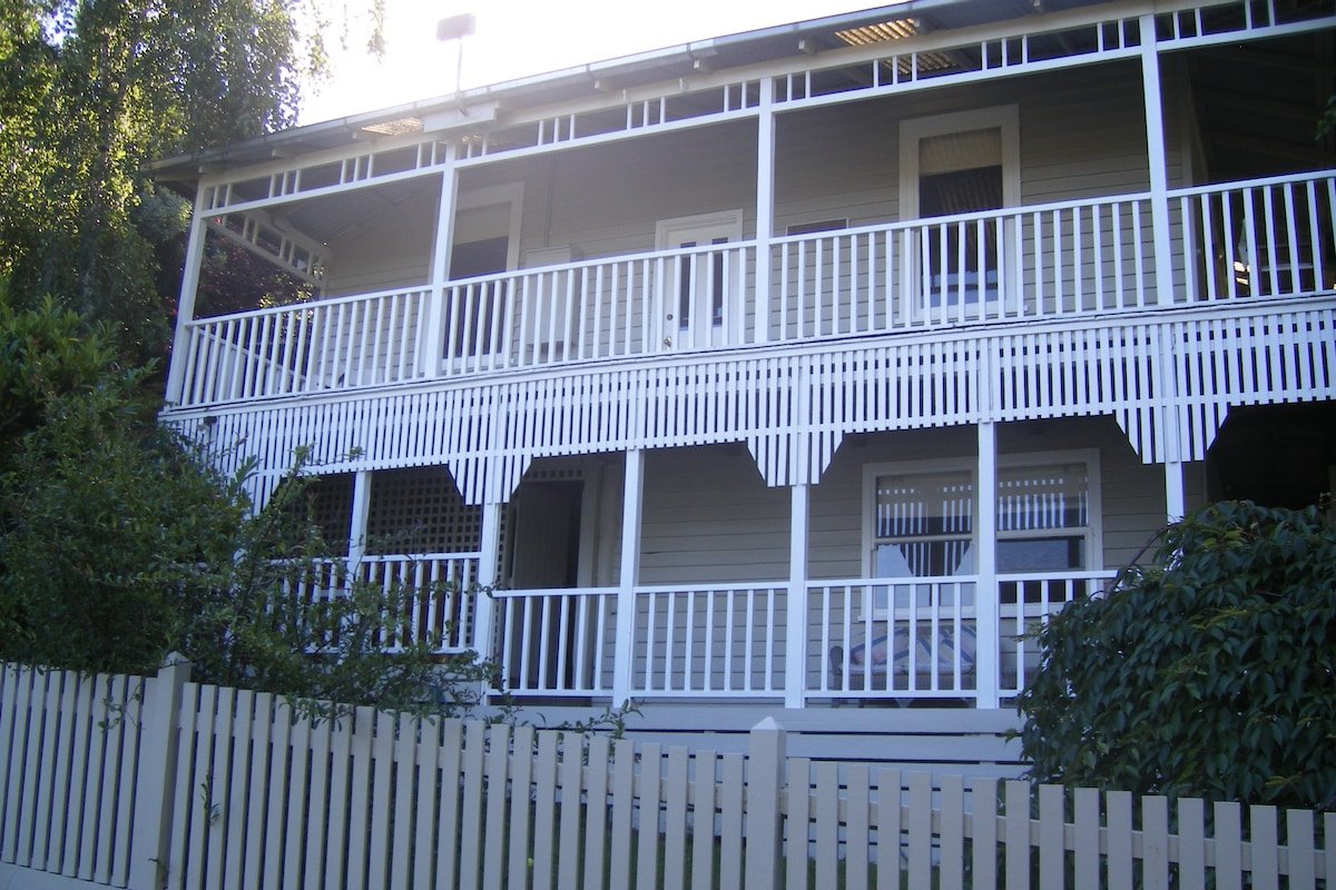 Historic House with Sea Views gallery image 2