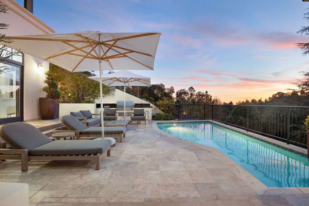Chateau Beverly Hills by Stay Awhile Villas gallery image 3