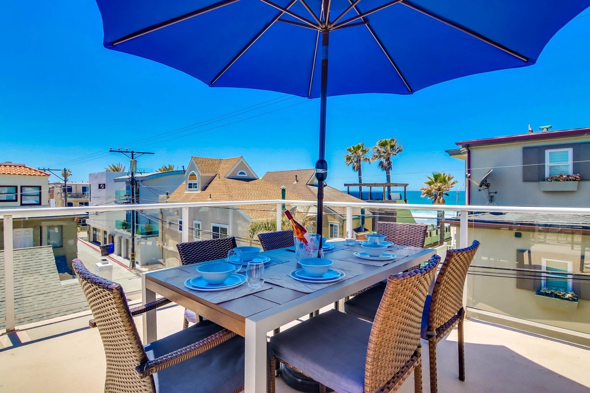 Beach Life & Access – Nautical Beach House