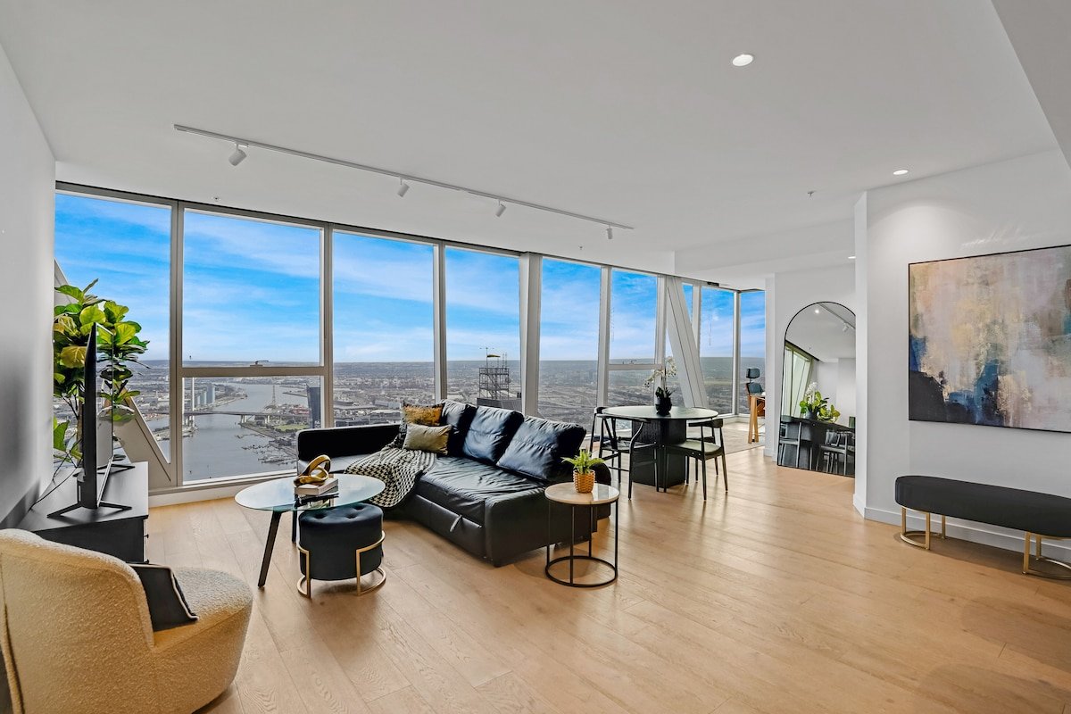 Level 59 High-rise SubPenthouse|3BR| 2 Carparks gallery image 3