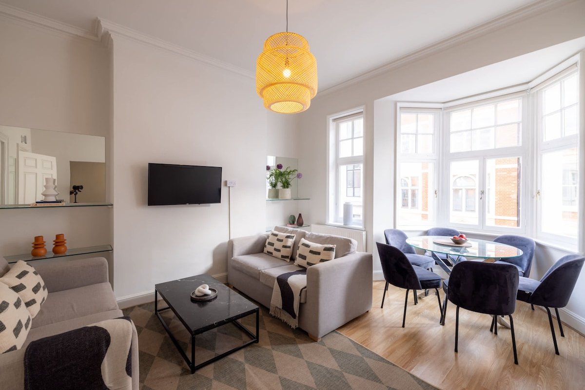 The Maddox – Unique 3BR Apartment in Prime Mayfair gallery image 3