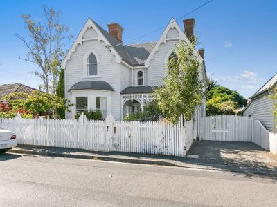 Amberley – Hobart Luxury 5 b’rooms, sleeps up to 9