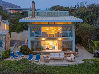 Amazing ocean front house on beach (6 guests MAX!)