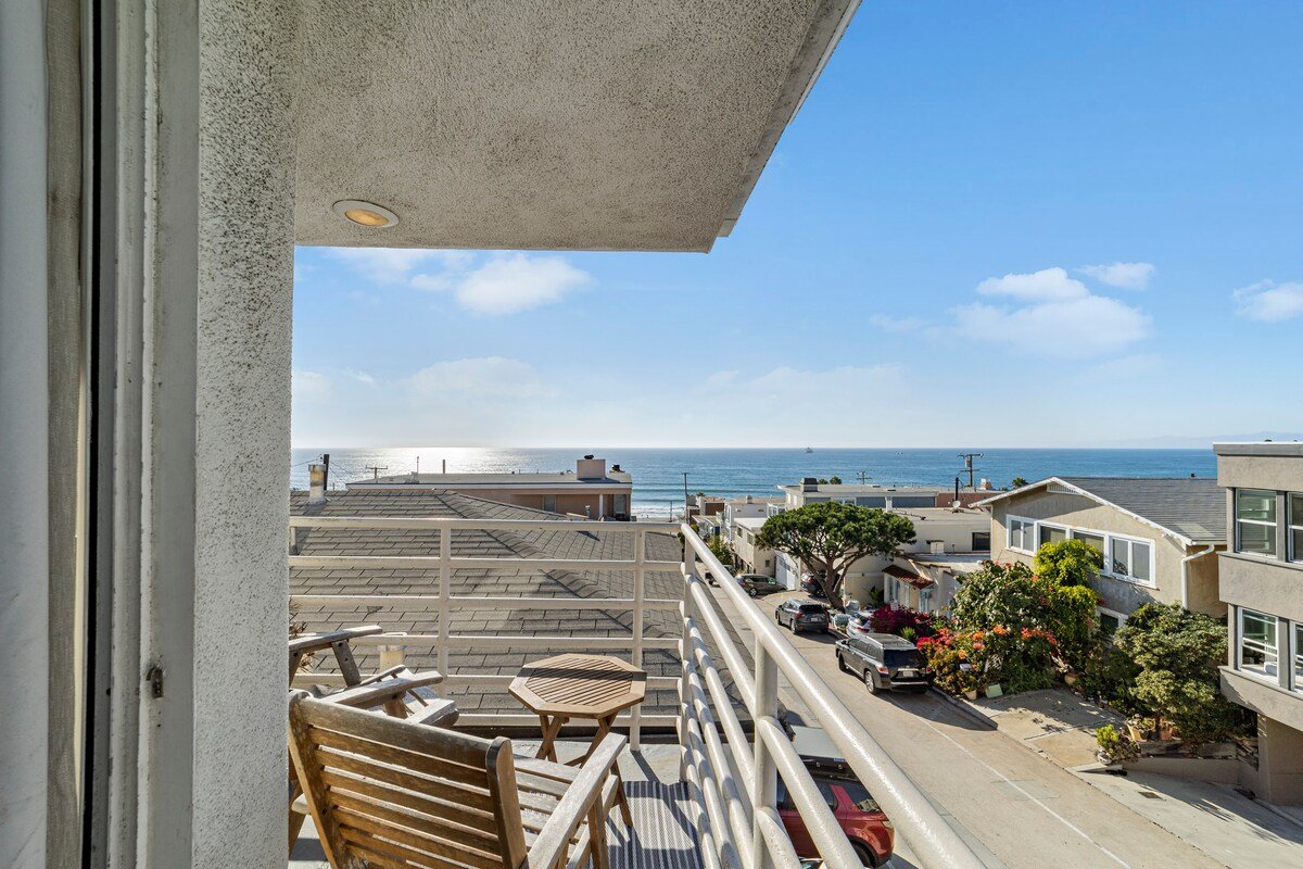 Top Floor Ocean Views & 2 Car Garage Steps to Sand gallery image 4
