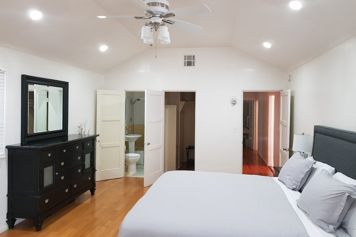 Spacious Group Travel Home gallery image 5