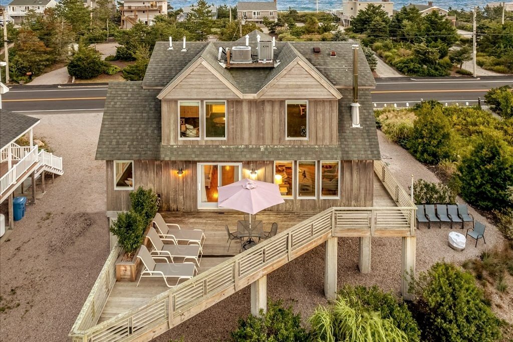 Modern Beach House in Westerly, RI gallery image 4