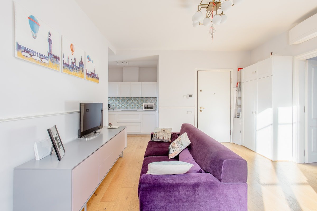 Elegant Florentine apartment with elevator, also ideal for families gallery image 3