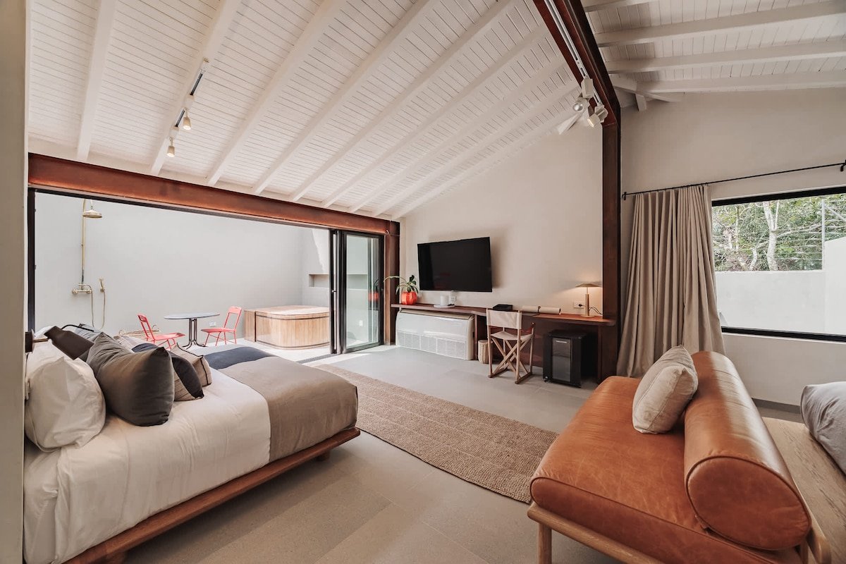 |EP| Luxury Stay at 3BR hideaway “Casa Uribe” gallery image 3