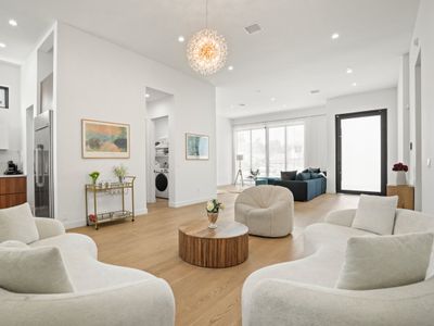 Pet Friendly 3BR Luxury Home w/ Private Yard