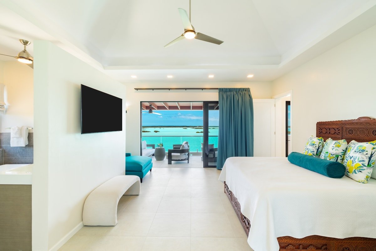 Above Rocks Villa – Stunning Views from Every Room gallery image 2