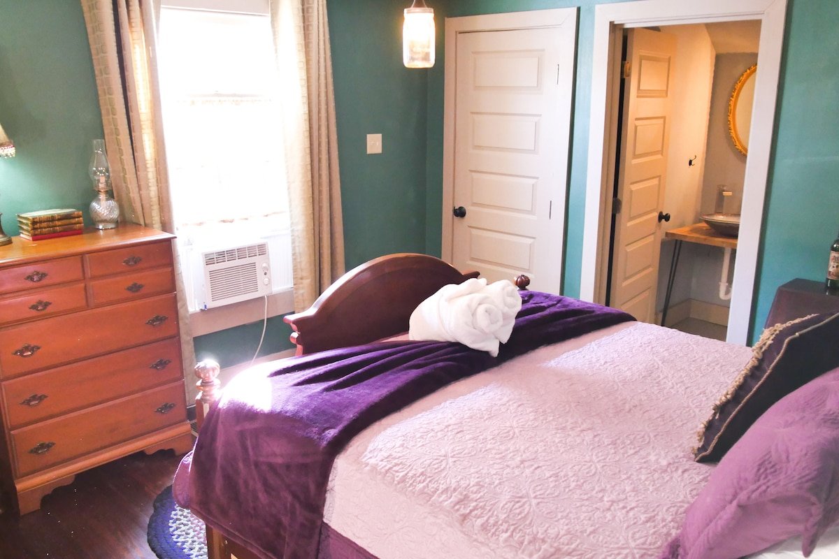 Historic Home French with Seasonal Pool! gallery image 5