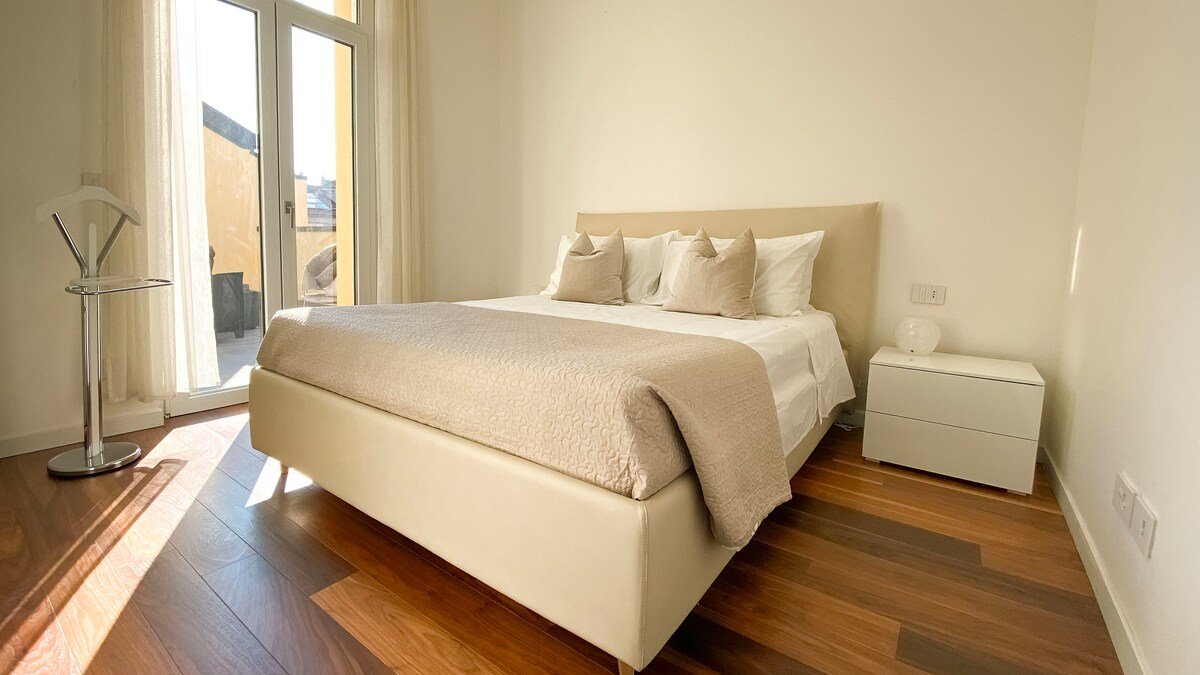 Luxury apt 120mq con terrazza, Netflix, WiFi Metro gallery image 4