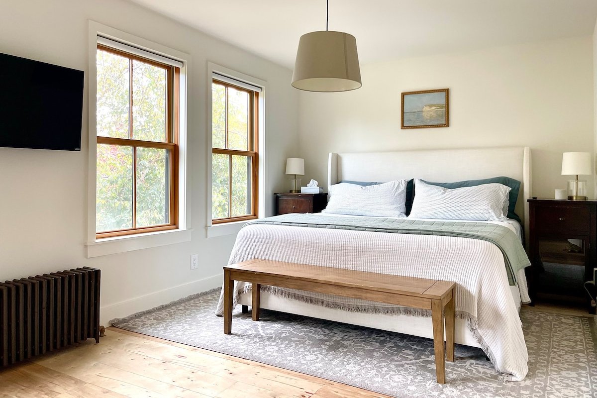 Stunning 6 Bdrm Home- 5 Mins to DT + Walk to Evtg! gallery image 4