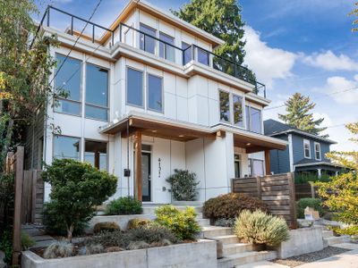 Modern home blocks from trendy Mississippi Ave