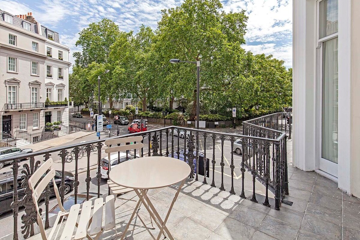 Knightsbridge Two Bedroom Apartment with Balcony gallery image 4