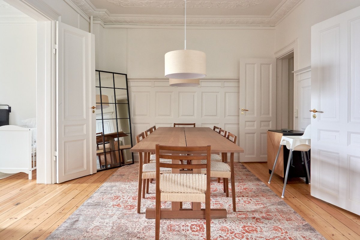 Central 2BR Loft | 6min to Metro & Balcony gallery image 3