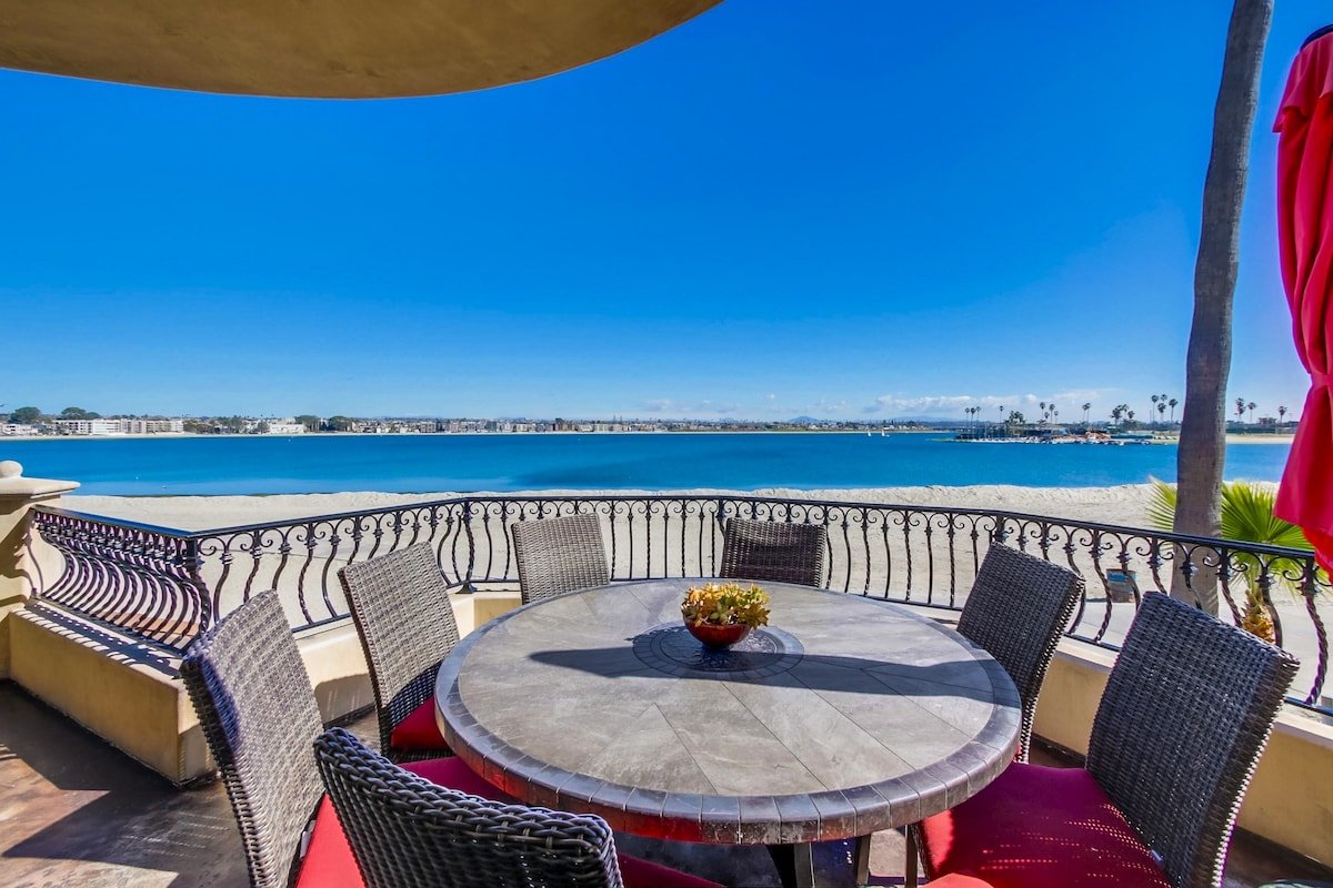 Villa Italia 2 | 4BR Scenic Waterfront w/ Patio gallery image 4