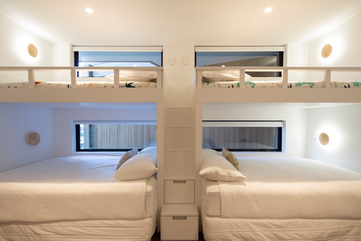 The Hill Residence by Sothebys Luxury Rental Homes gallery image 4