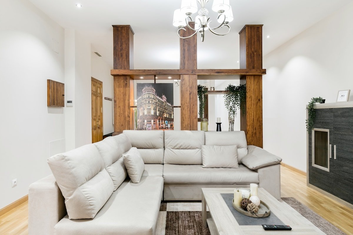 Señorial y generoso apartamento en plena Gran Vía madrileña gallery image 5