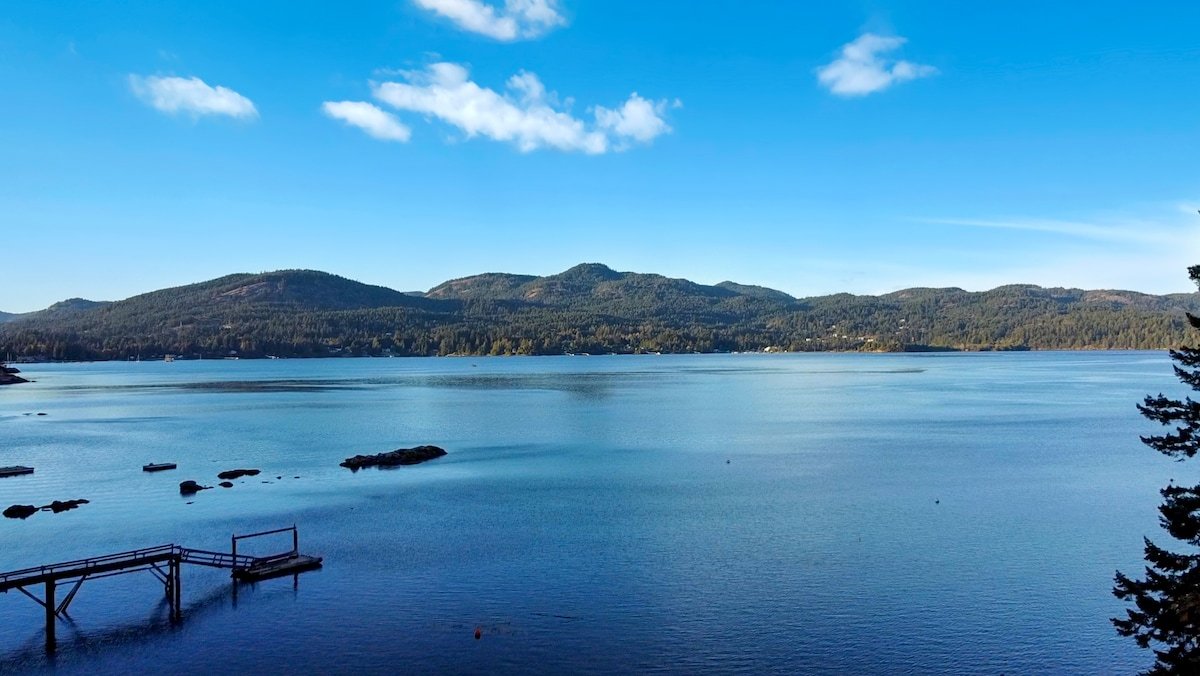 Waterfront Luxury Escape and Sauna gallery image 2