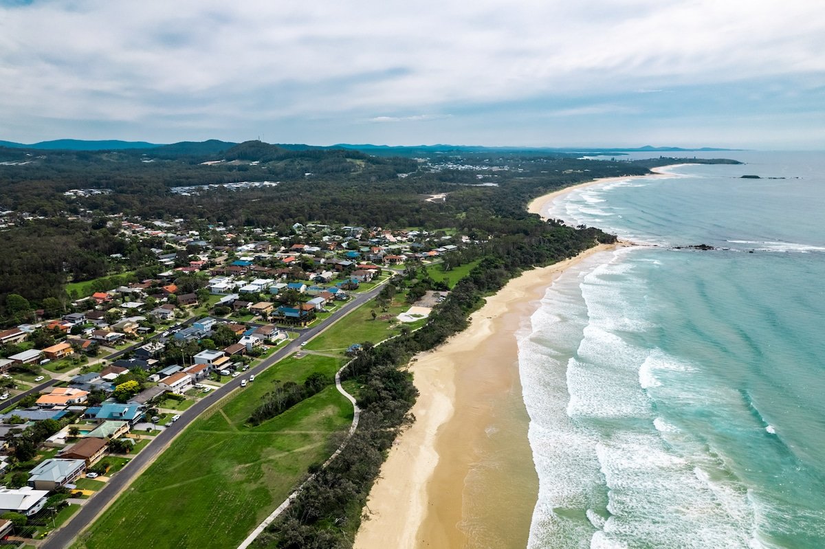 Sandys Getaway Oceanfront Sleeps 6 Sea Breezes gallery image 3