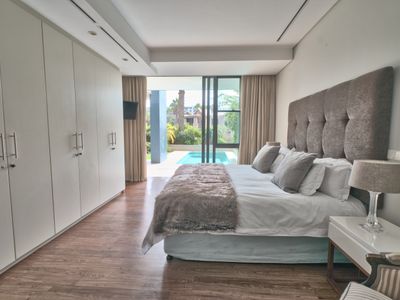 Luxury, large 3 bed 3 bath flat in secure estate