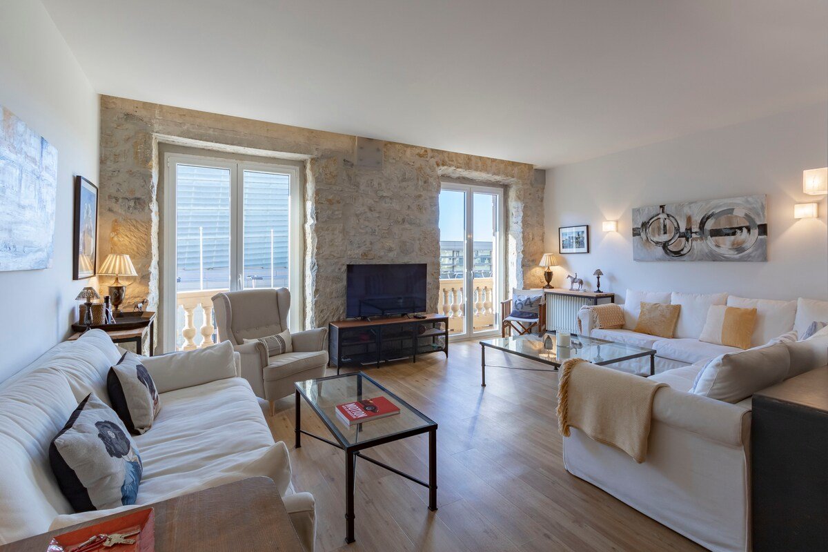 LUX ZURRIOLA : Beach Front Apartment – Kursaal gallery image 4