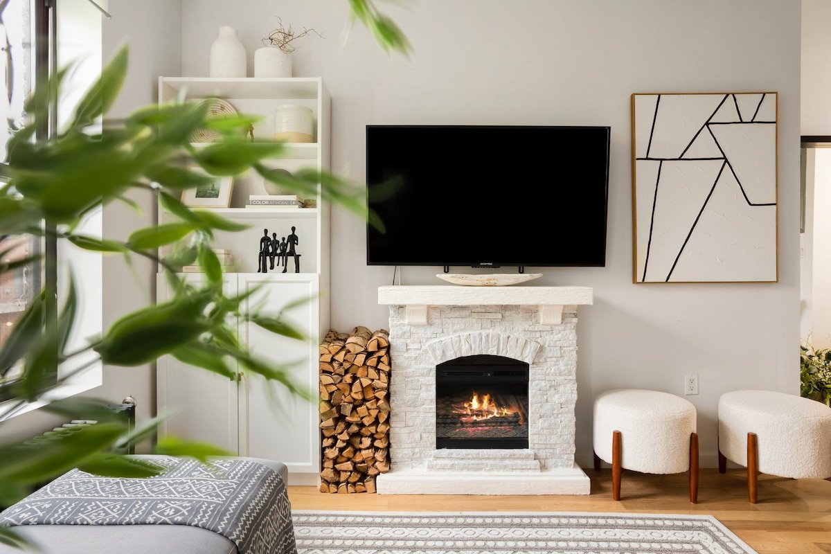 Bright Designer Cottage in Historic Harlem gallery image 2