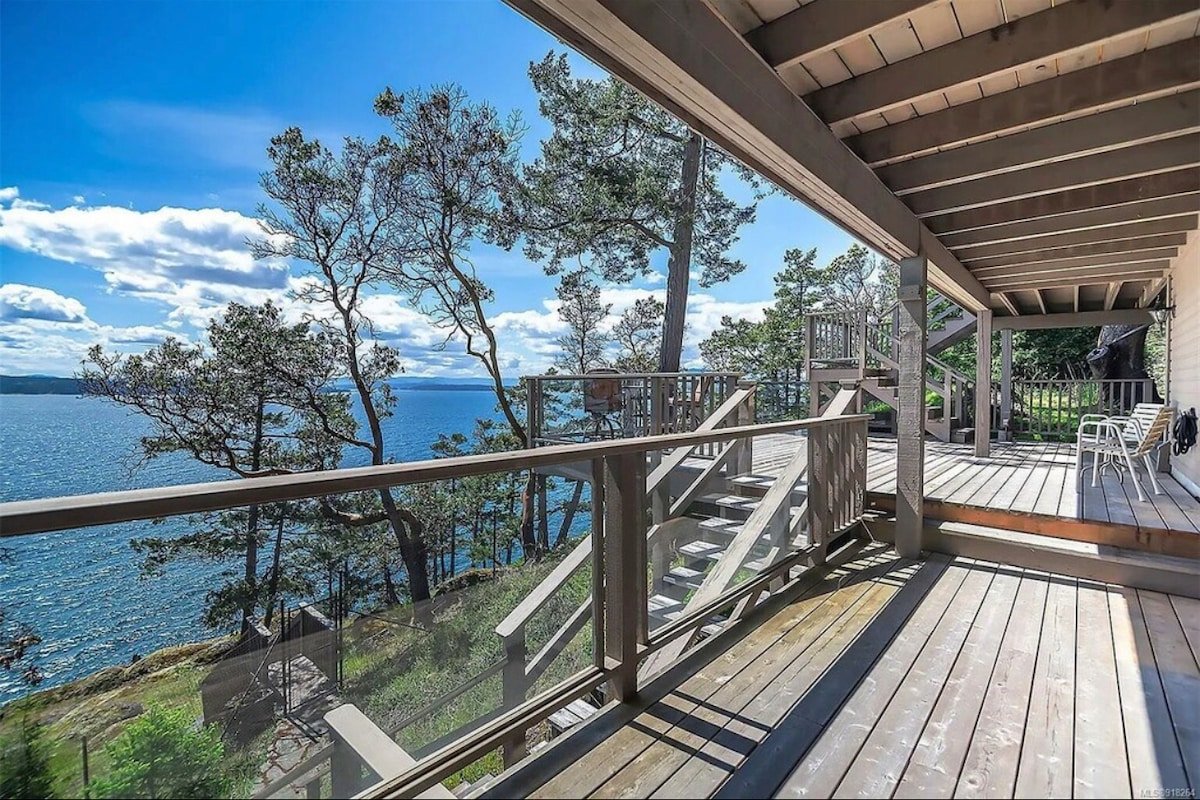 SaliHaven: Oceanfront 4Bedrooms 5Beds 3.5Bath gallery image 4