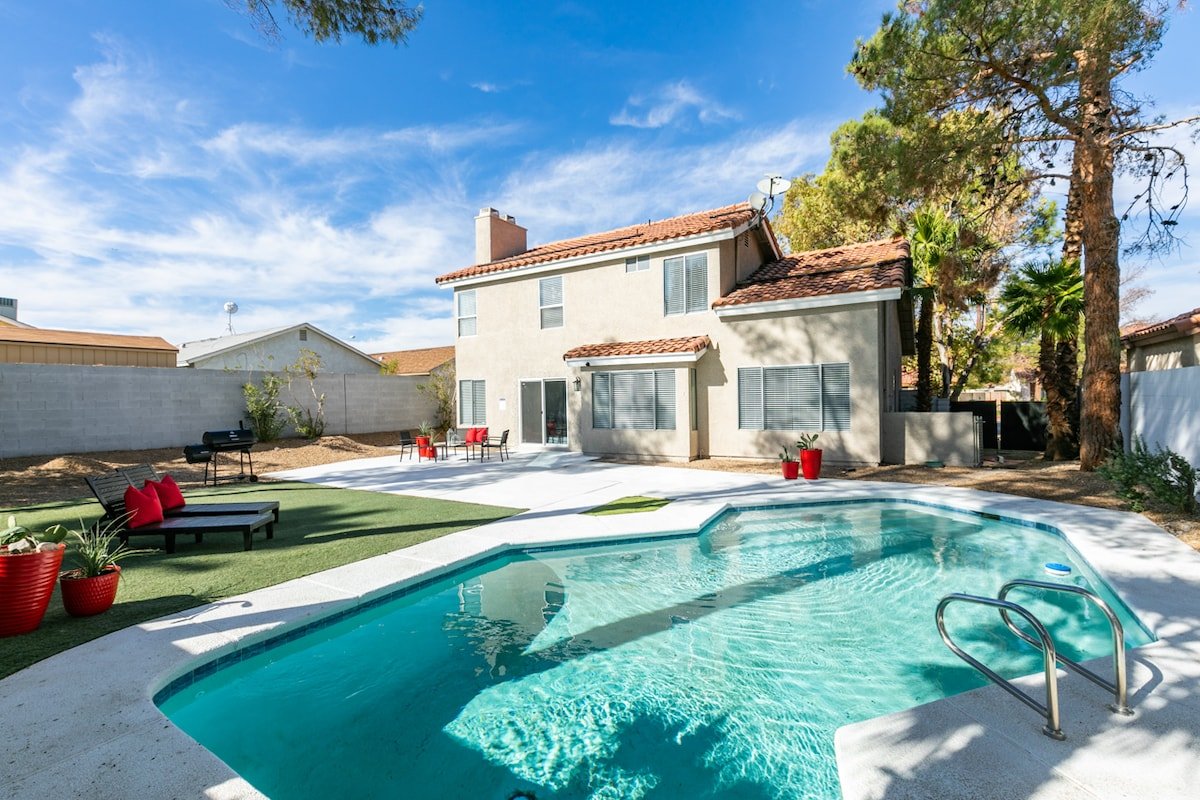 Remodeled 5BR Las Vegas Home with Pool & BBQ gallery image 2