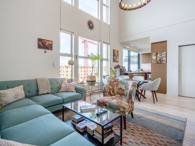 Luxurious, Light-Filled Loft in Historic Old Town