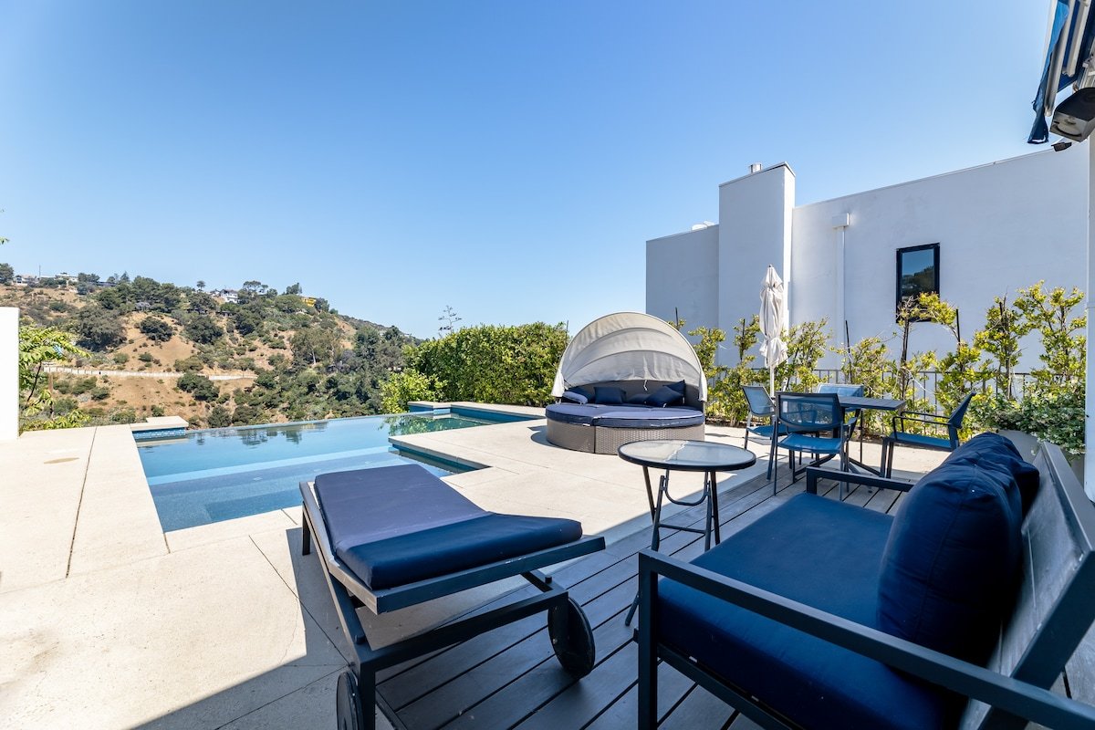Luxurious, Hollywood Hills Modern Home with Views! gallery image 2