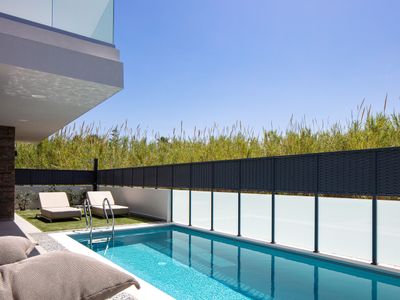 Modern Coastal Villa w/ Daily Housekeeping