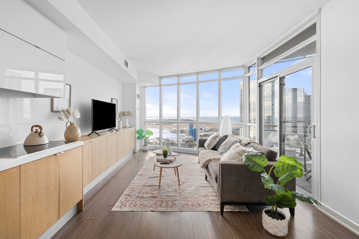 Cozy 2BR Condo | Near Rogers Centre + Parking!