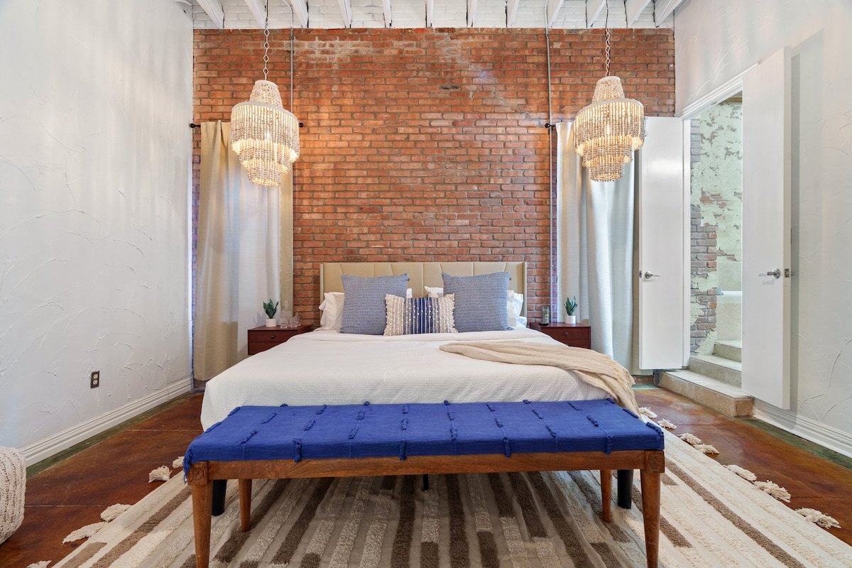 Luxury Loft Sleeps 16! 8 beds, 5 Min – Deep Ellum gallery image 3