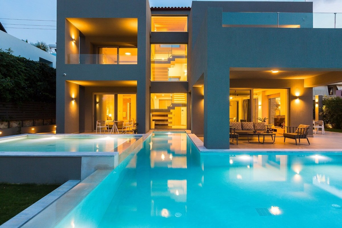 200mt to beach★Heathed Pool with Hydromassage ★BBQ gallery image 4