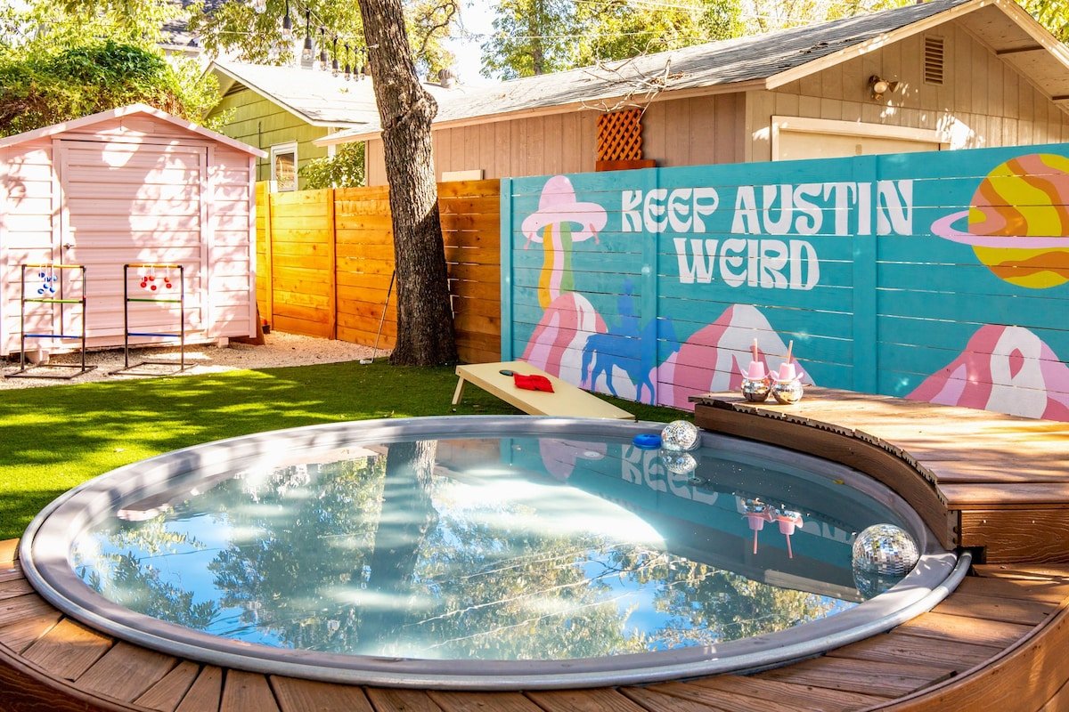 Heated Pool,Sleeps 14, 2 miles DT, Rainey,Domain gallery image 2