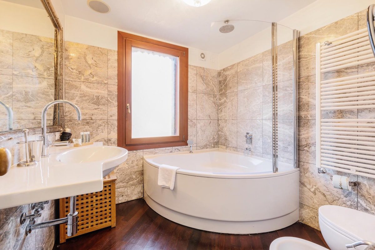 Rooftop Terrace Penthouse & 360° Views | Venice5th gallery image 5