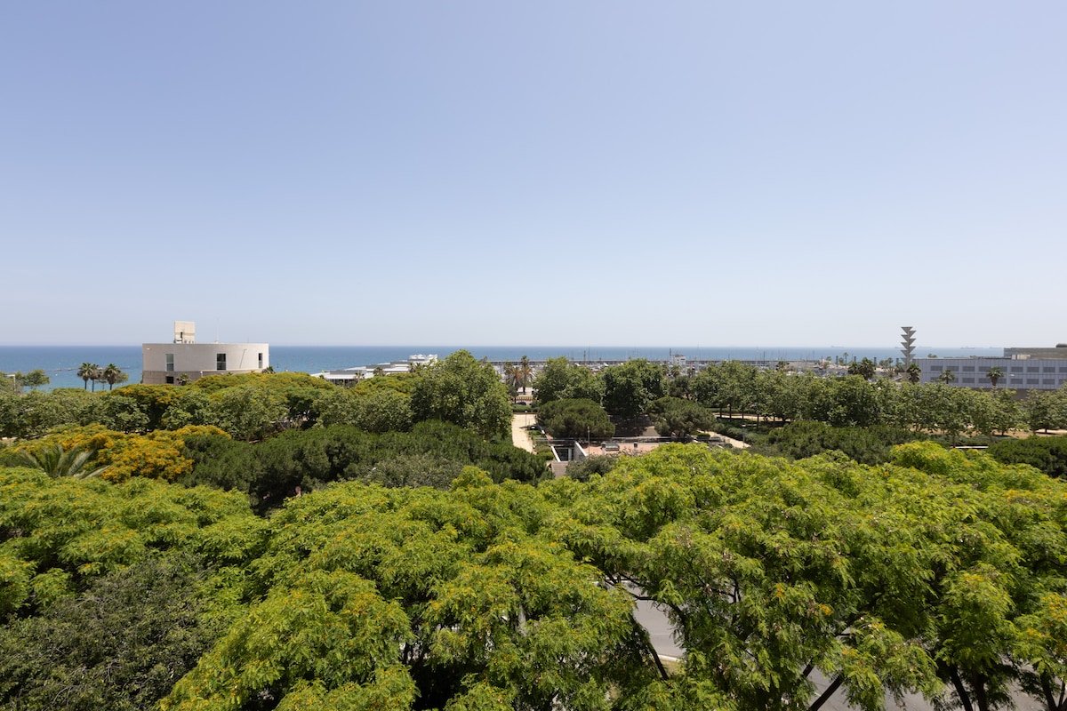 APARTMENT SEA VIEWS IN BARCELONA gallery image 5