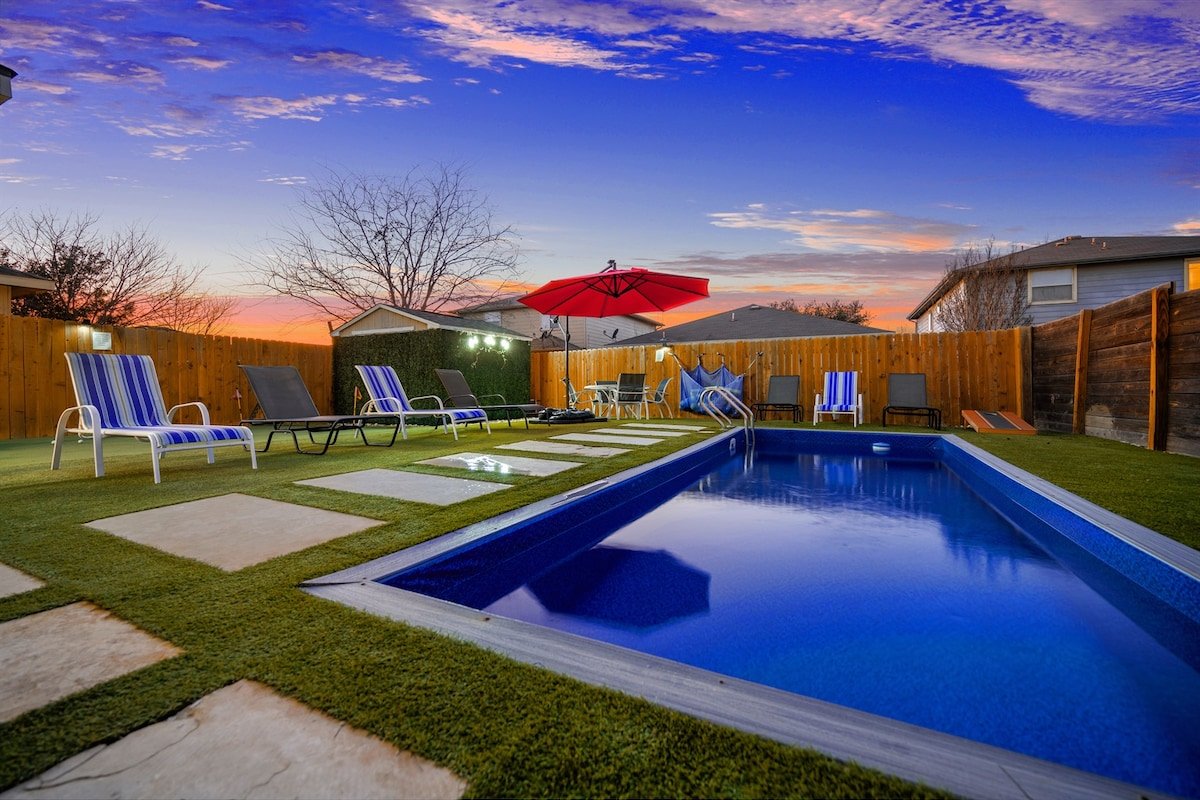 12 Beds | Pool | Golf Green| Grill | Large Groups gallery image 3