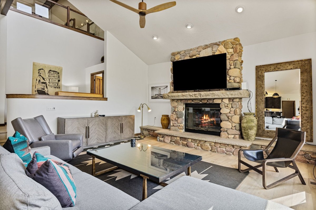 Lower Deer valley w Hot Tub, Free Shuttle Route gallery image 4