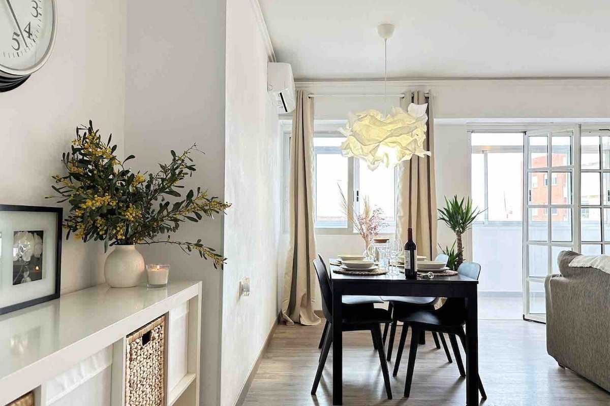 Comfort & Light by the Sea and Port gallery image 3