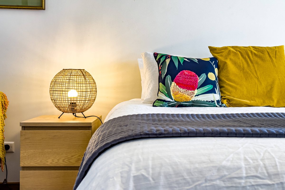 Pet friendly, views, beach, enclosed backyard!