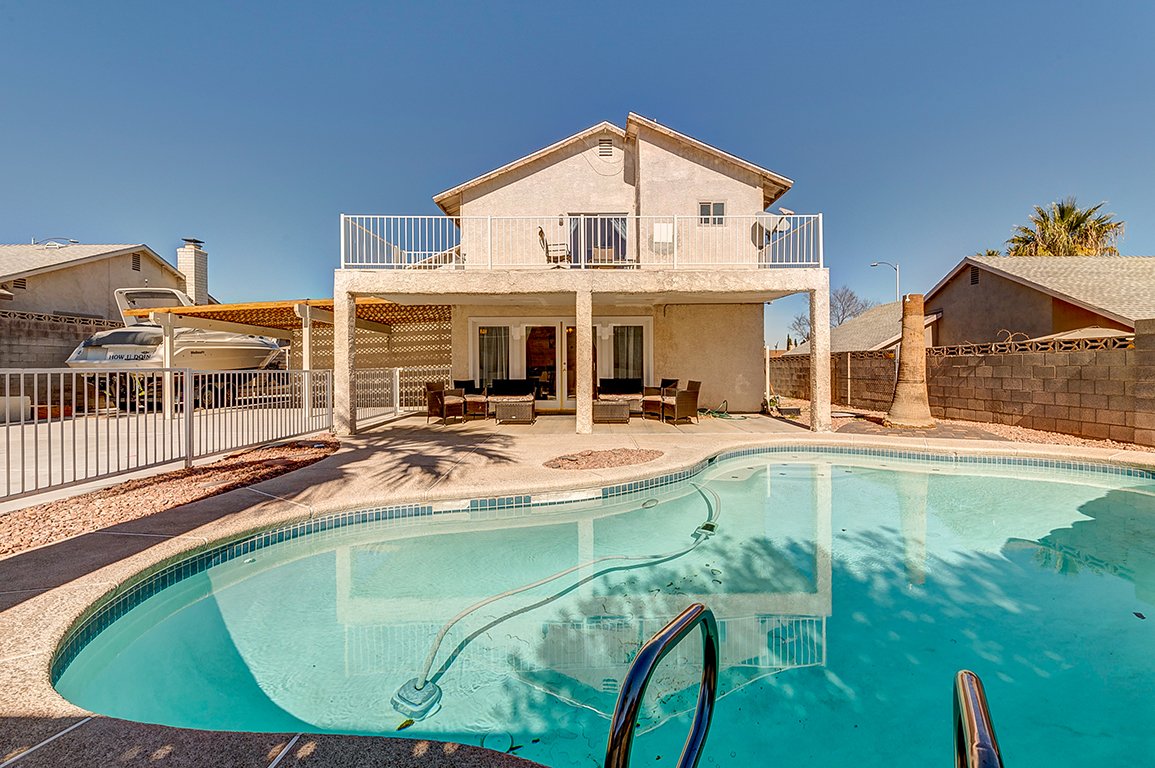 Beautiful house 10min Downtown,Pool,Hot Tub!