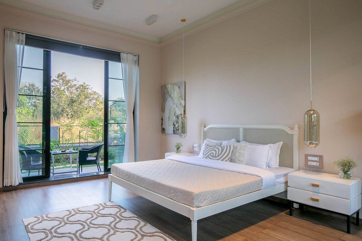 Lux Charcoal Villa by StayVista Pool, Foosball &TT gallery image 3