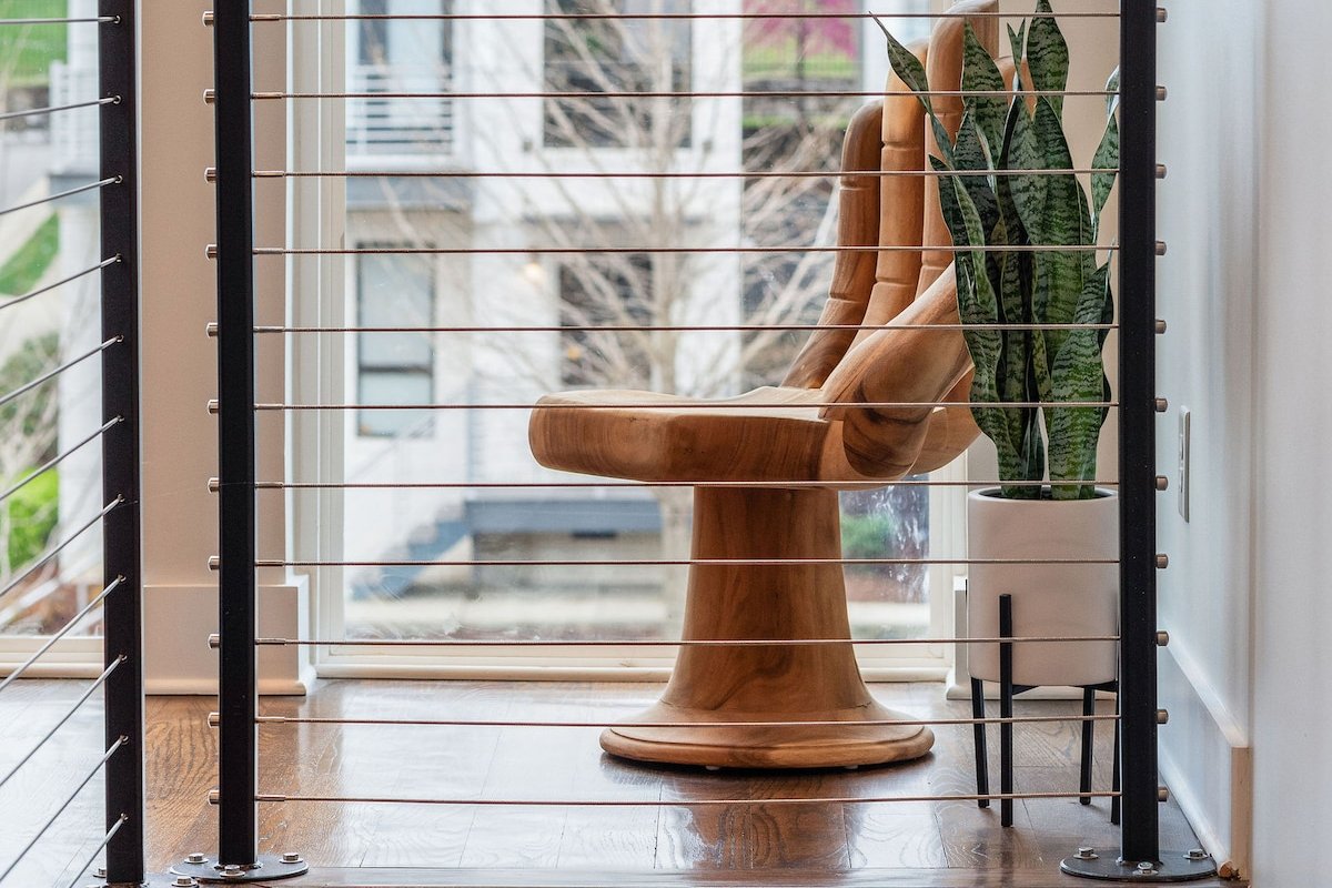 HILL HOUSE | Walk to Gulch! Sauna, Hot Tub, Gym! gallery image 2