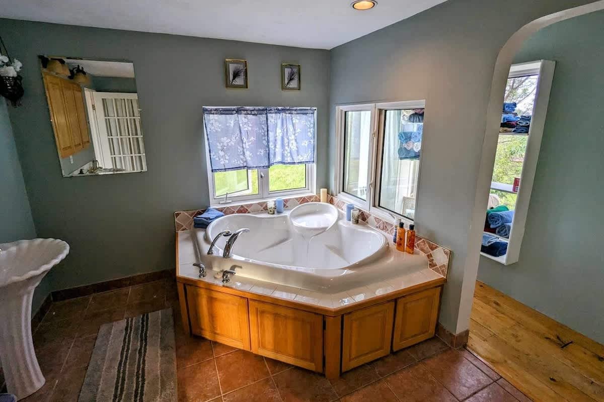 Spacious, peaceful 3 bed home, 5 min walk to Beach gallery image 3