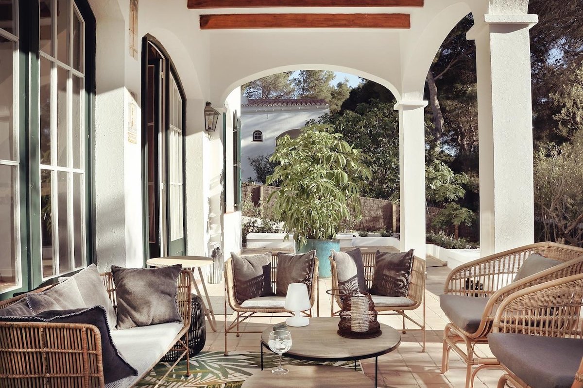 Luxury villa 6 bedrooms, pool, 2 min/beach/golf gallery image 3