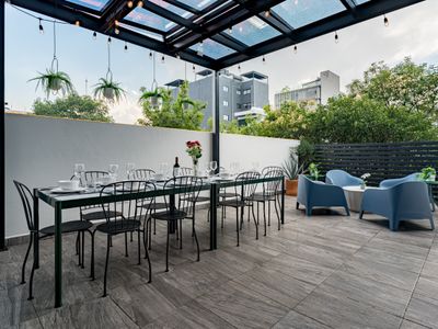 Artsy Roma – Private Rooftop, BBQ, Gym & AC